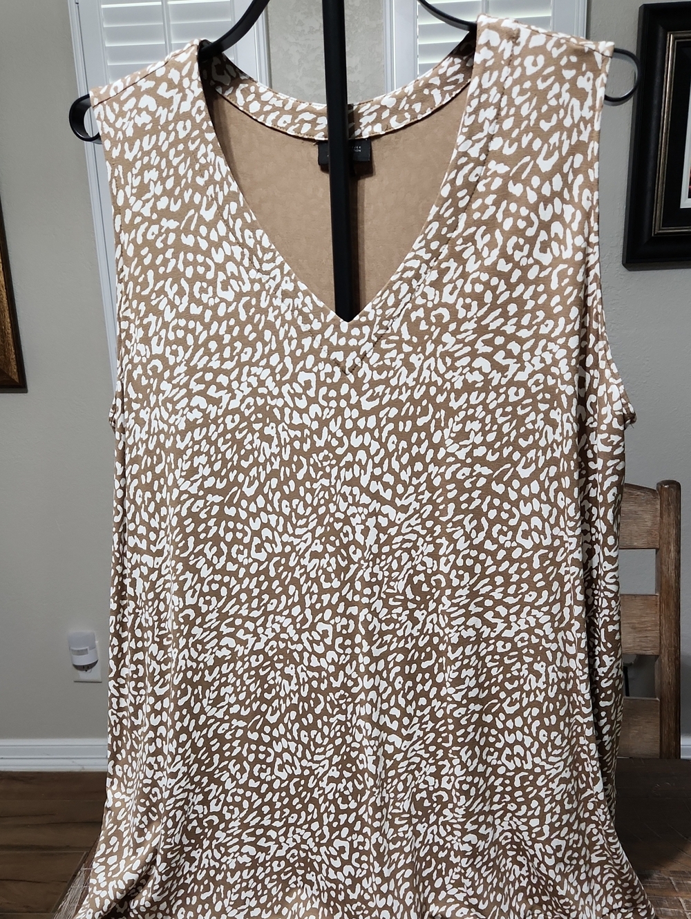 J Jill Women's Sleeveless V-Neck Animal Print Tank Top - Beige White